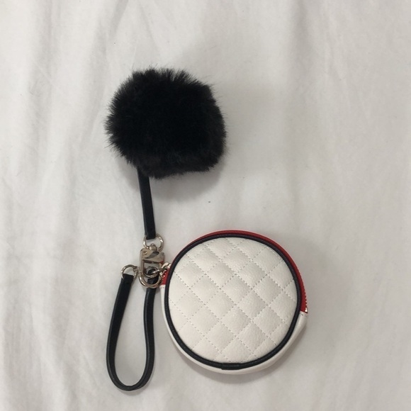 Guess Quilted Round Wristlet White Faux Fur Ball Key Fob Ring 4” Red - Picture 6 of 6